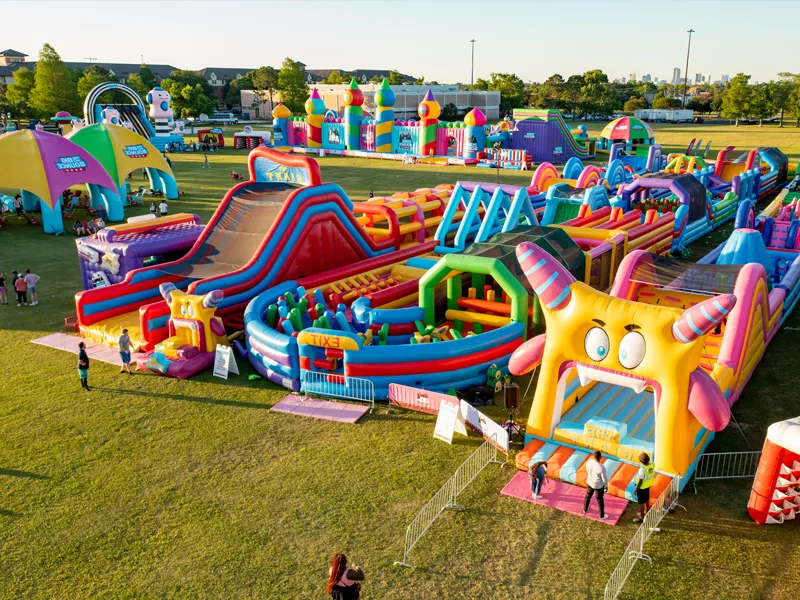 Jakie są materiały plandekowe do nadmuchiwanych zamków?