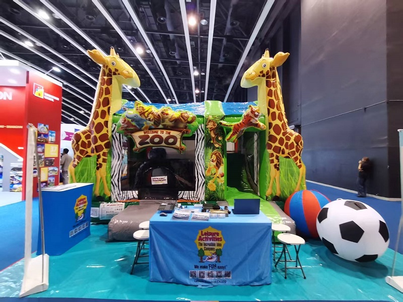 Leisure Facilities® zaprasza zoo na IAAPA EXPO ASIA z imponującym dmuchanym zamkiem o wysokości 4 m